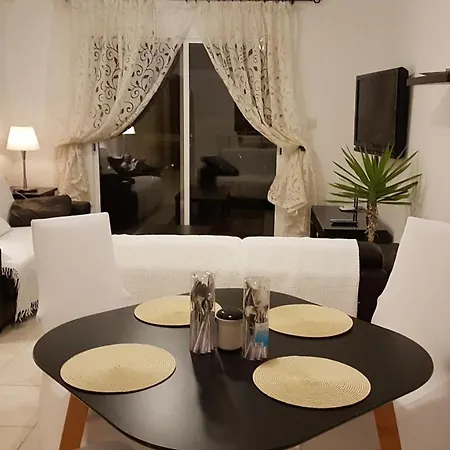 Charming 2 Bed. Ap. With Swimming Pool Apartamento