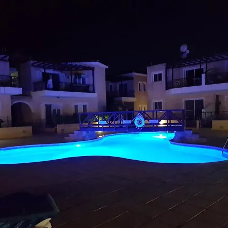 Charming 2 Bed. Ap. With Swimming Pool Пафос