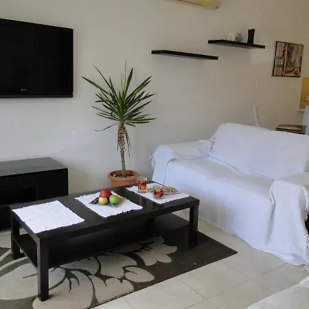 Charming 2 Bed. Ap. With Swimming Pool Apartament