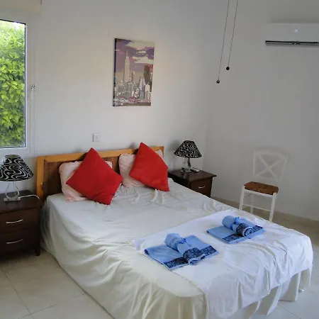 Apartment Charming 2 Bed. Ap. With Swimming Pool *